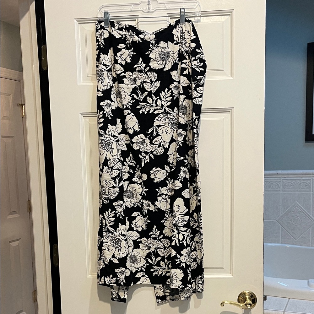 Old Navy Monochrome Floral Skirt
